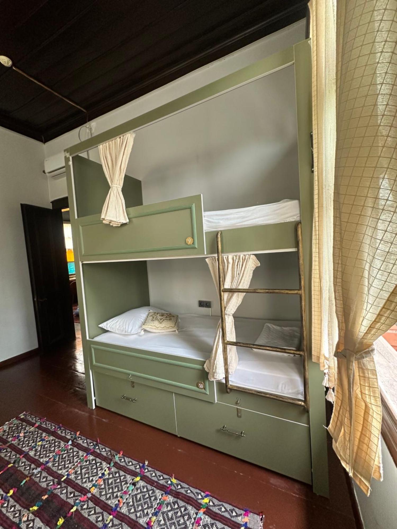 Lords Hostel & Pub Antalya Ngoại thất bức ảnh