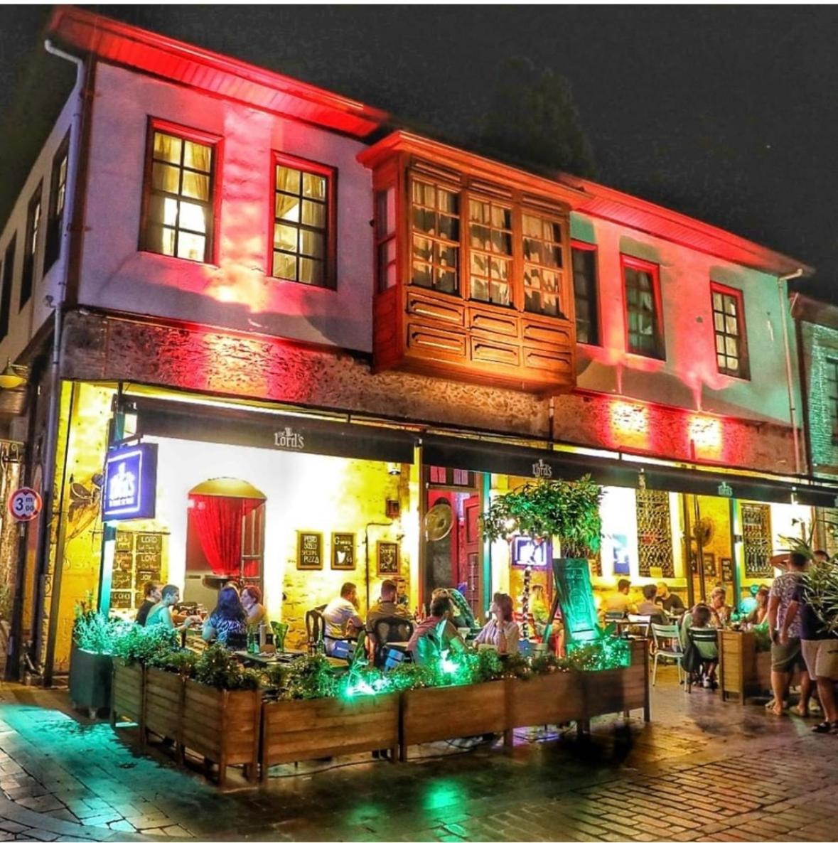 Lords Hostel & Pub Antalya Ngoại thất bức ảnh
